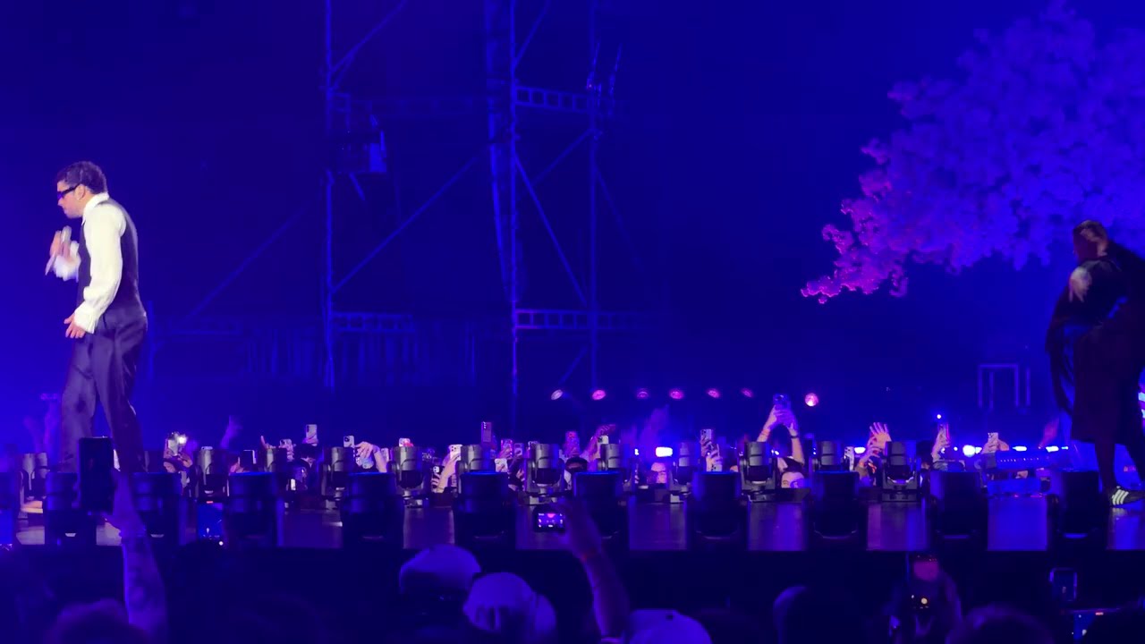 Bad Bunny / Efecto【 Spotify's Billions Club Live Bad Bunny in