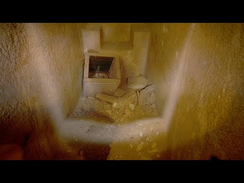 Video: A Secret Room In The Cheops Pyramid And A Throne Made Of Meteorite Iron - Alternative View