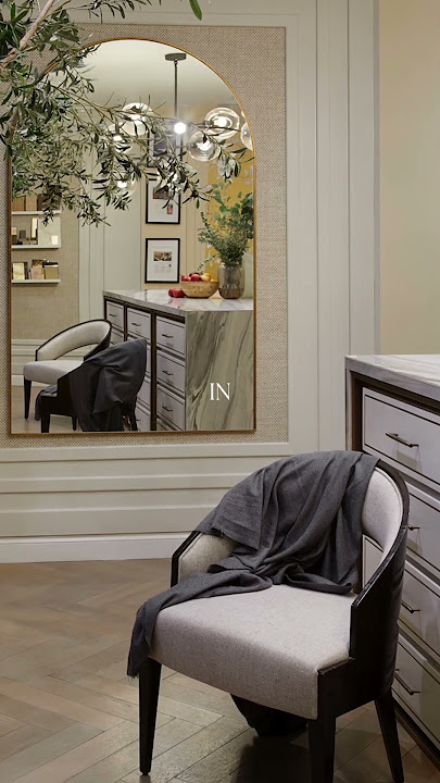 Let's scroll through photos together!