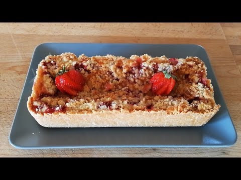 strawberry mascarpone crumble cake