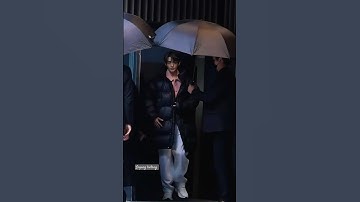 Deng Wei was so cute when he turned and bowed in front of his fans. #DengWei #Chineseactor