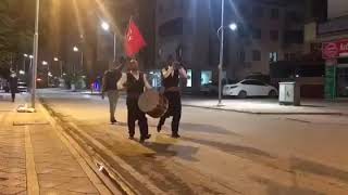Malatya sokaklarında bayraklı ölürüm Türkiyem davul zurna eşliğinde Resimi