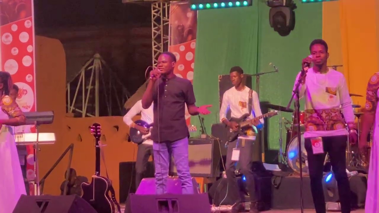 Prestation du chantre Alphonse Coulibaly Au festival de la Louange