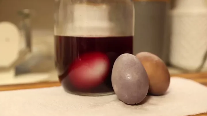 How to Naturally Dye Easter Eggs