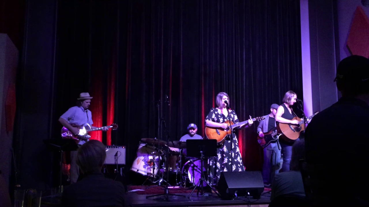 Molly Kate: A Girl Who Waits