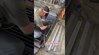 A Manually welded steel grating