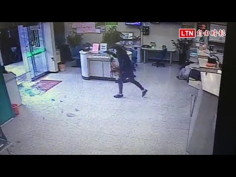 新竹合庫搶案畫面曝光 交警將匪逼到絕境(警方提供)