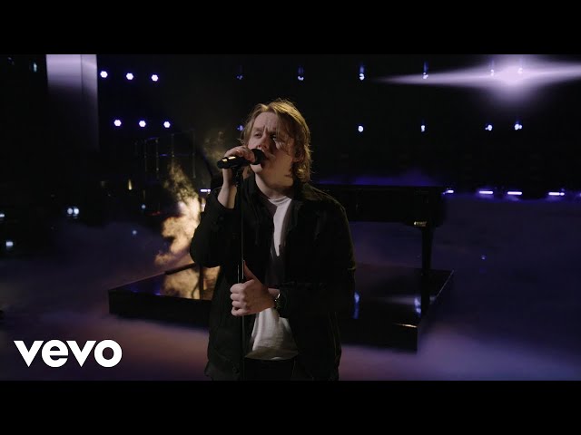 Lewis Capaldi - Lewis Capaldi - Before You Go (Live From The Voice / 2020) class=