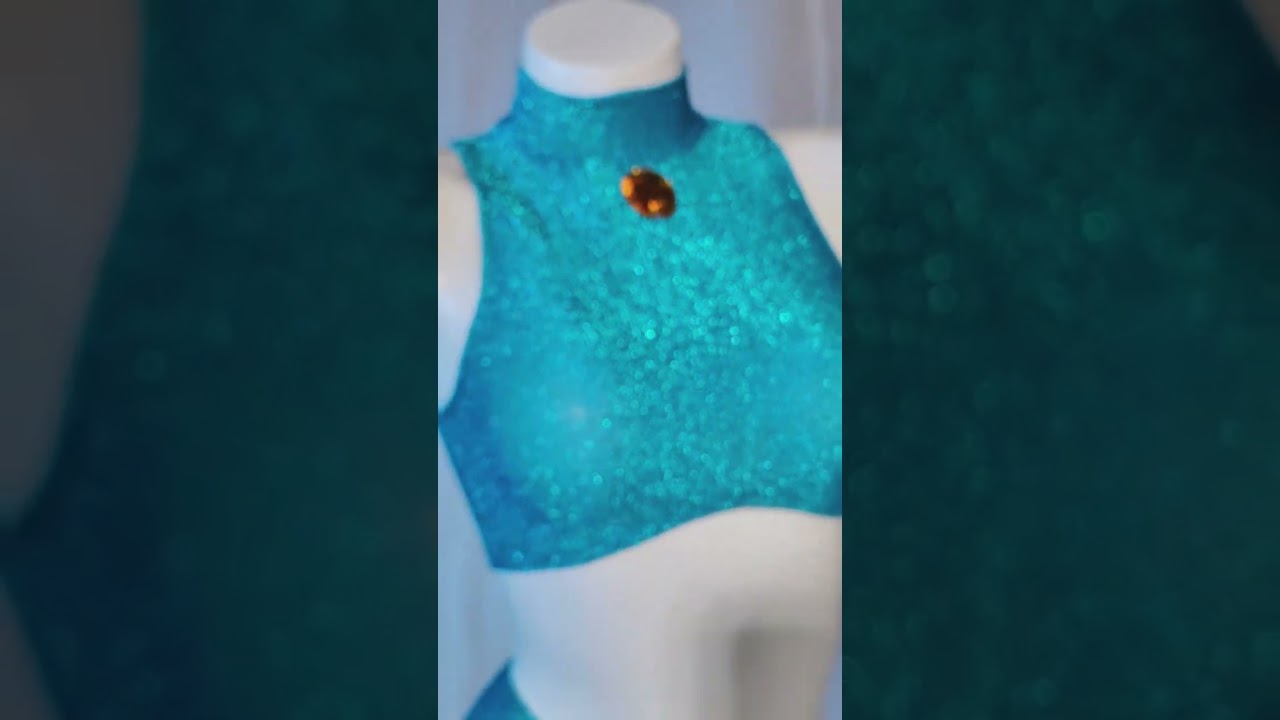 Winx Club Bloom cosplay costume. Check these sparkles ✨️