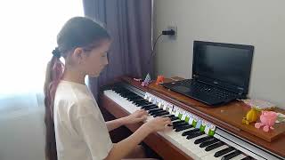 Soft Mozart Academy 2026: Victoria (8) plays Hot Cross Buns in C, D, E screenshot 1