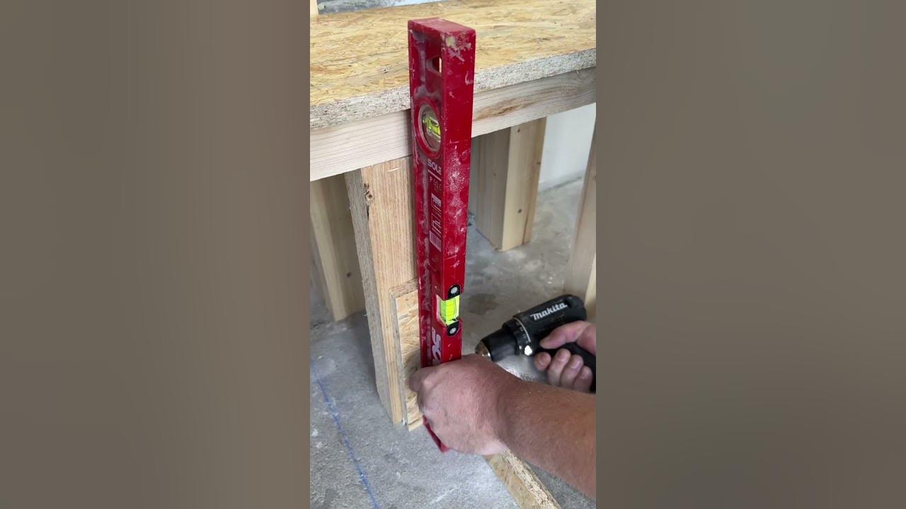 Unterkonstruktion aus Staffeln und OSB Platten herstellen. Schritt für Schritt. AZ. shorts