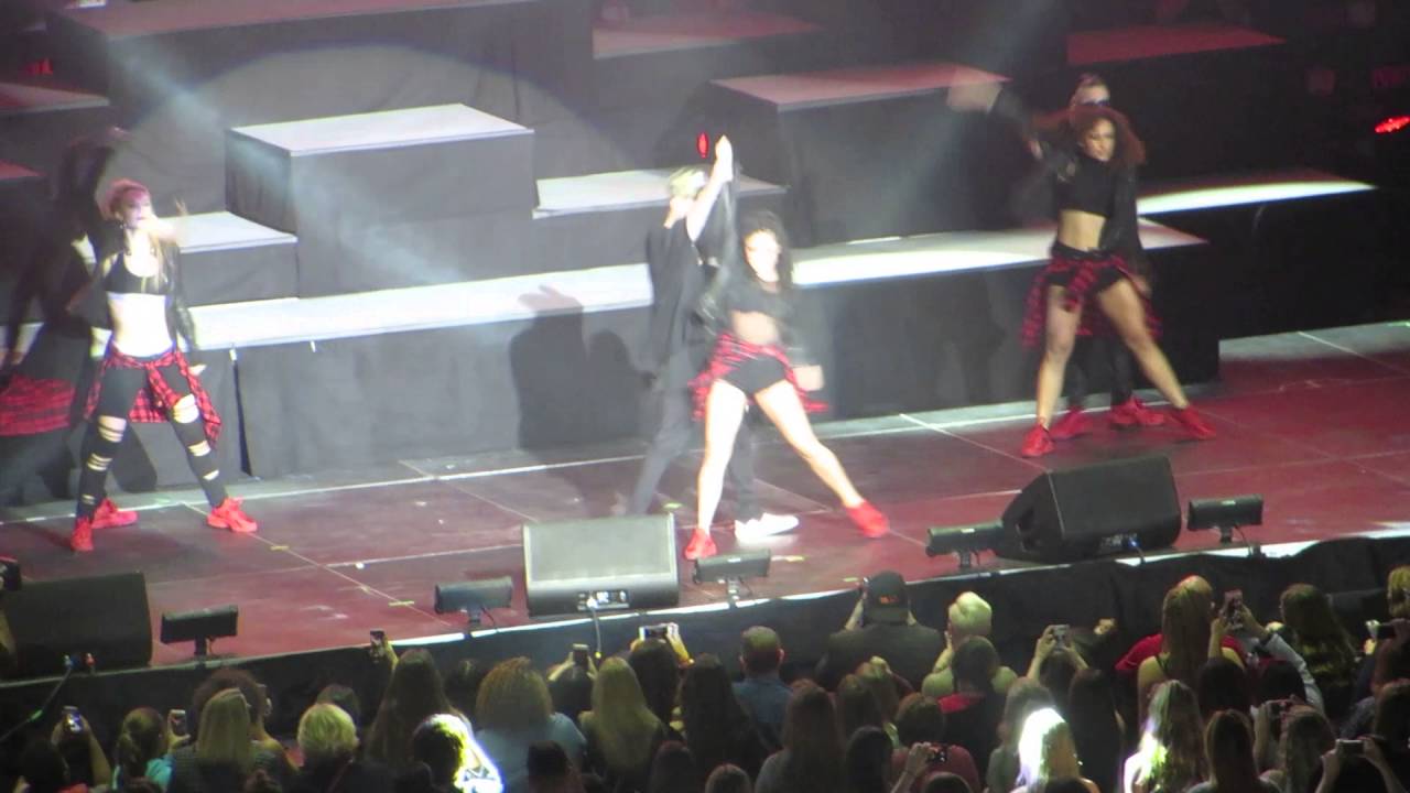 Justin Bieber- As Long As You Love Me Live Jingle Ball