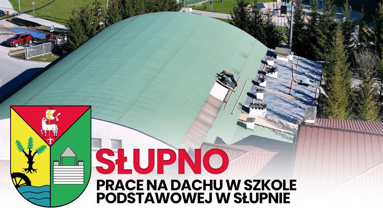 Prace na dachu w Szkole Podstawowej w Słupnie