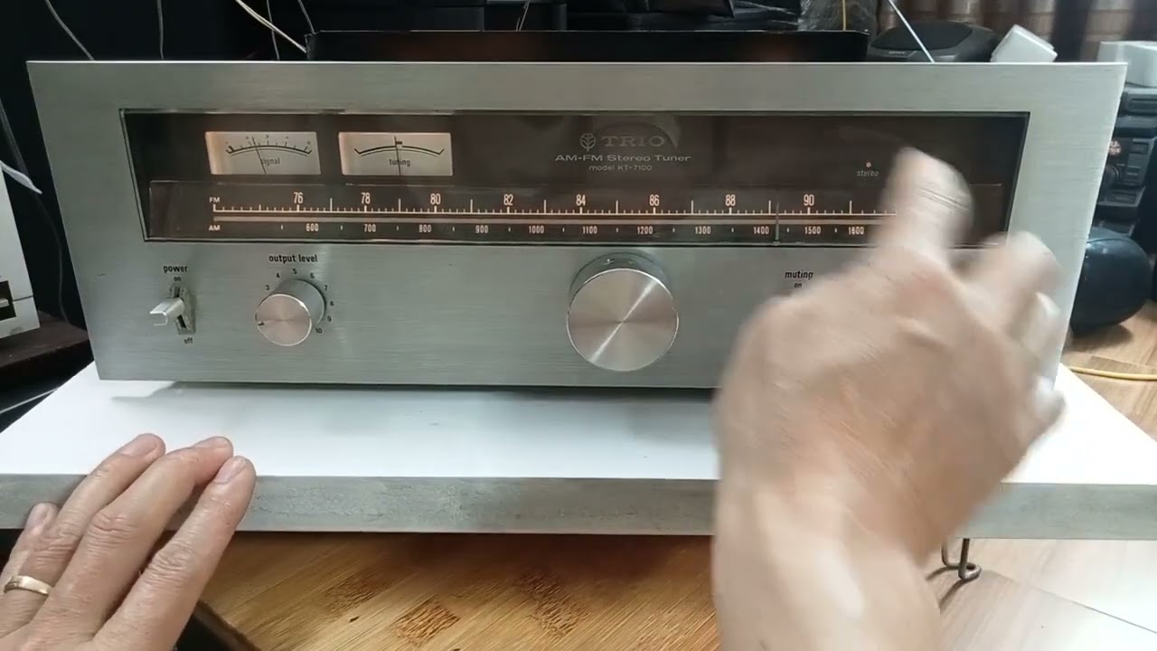 Tuner TRiO KT-7100 - YouTube