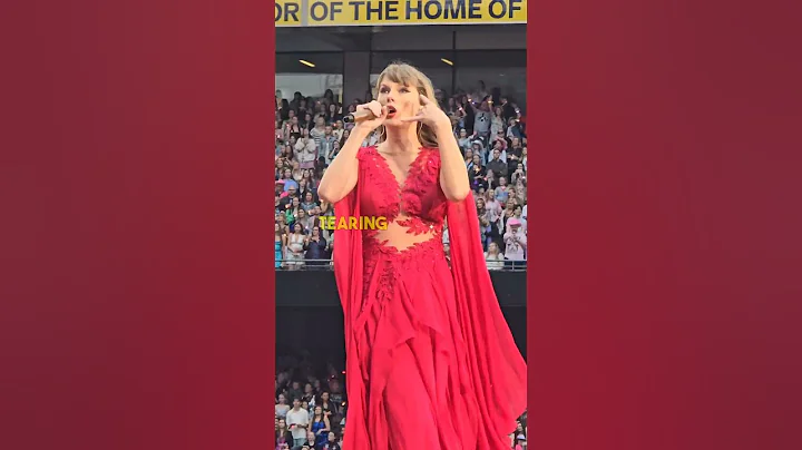 A piece of Taylor Swift's dress got caught and tore off 👗😮