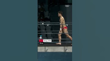 Who remembers these iconic dives from #Tokyo2020? 🙋 #Olympics #Diving #SportsTok #SportEdit
