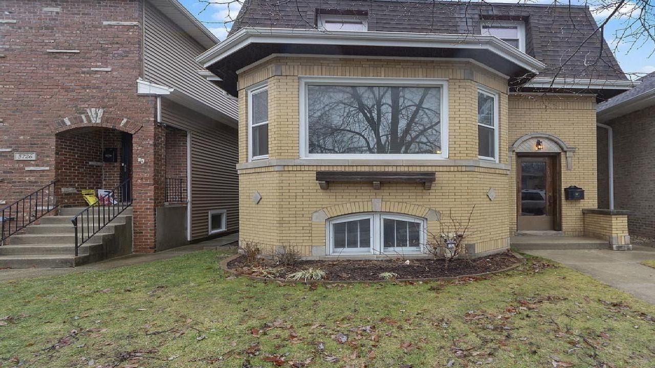 5730 North Mobile Avenue, CHICAGO, IL Presented by Dominic Irpino.