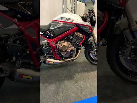 Video: Honda CB650R Fénix Qızıl Qanad dilerləri arasında Avropa xüsusi motosiklet yarışmasında qalib gəldi