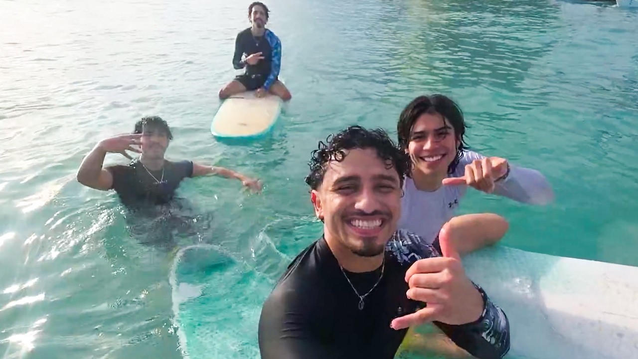 Nick Grajeda Goes Surfing In Hawaii With Romeo, Devin & Cristian!
