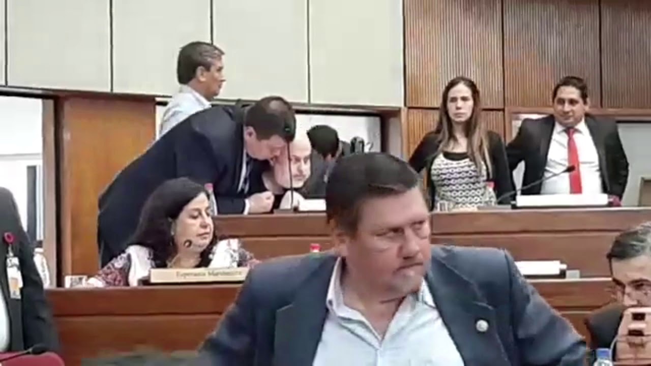 Payo Cubas derrama agua a Cale