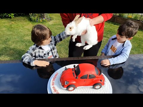 Fatih Selim'in abisinin sürpriz doğum günü partisi,kırmızı vosvos arabadan pasta,ve büyük bir hediye