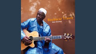 Video thumbnail of "Boubacar Traoré - Djougouya Niagnini"