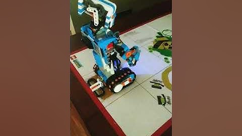 #LEGO Boost Vernie the robot review. And how to fix the glitch in the app. With Test run.