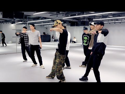 EXO 엑소 'Love Shot' Dance Practice Behind