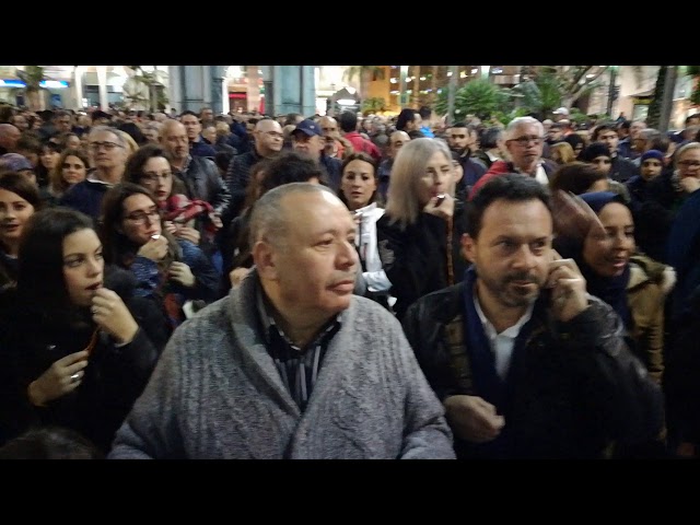 Unos mil ceut&iacute;es exigen al Gobierno "una frontera fluida y segura"
