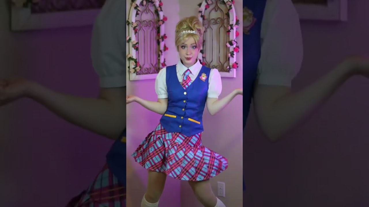 “Look at your watch now” 👀 Princess Charm School Delancy cosplay dance 💖👑💃 - dc: @moanabih on TT