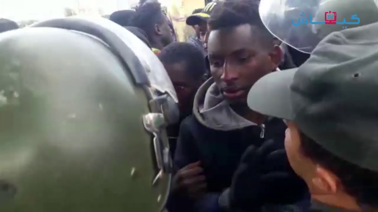 أولاد زيان/ كازا.. احتجاجات عنيفة لمهاجرين بسبب المراحيض!