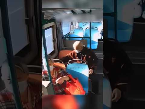 هذا الرجل نزل من الباص و نسي زوجته المصابة بالزهايمر و حدثت المفاجئة Shorts