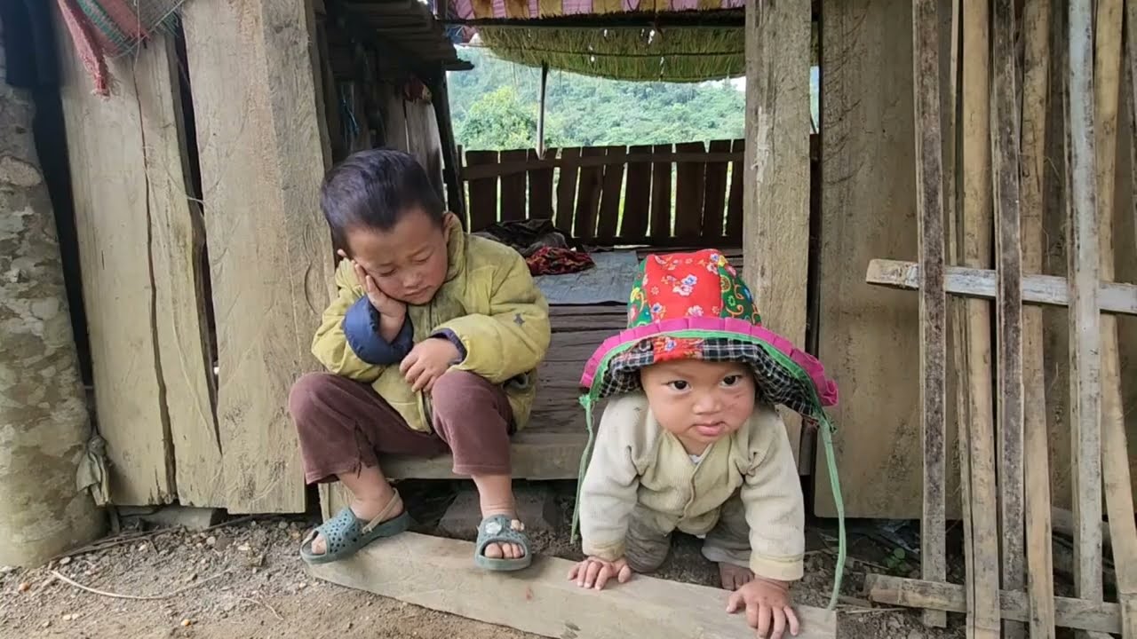 Mom and I cooked chicken to nourish Tua when he recovered from his illness.
