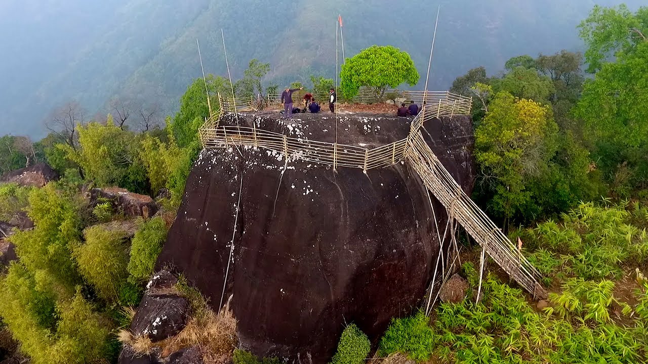 A DAY IN THE VILLAGE MAW-AH