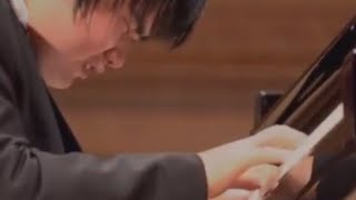 Download Lagu .pemain piano menangis.most sad perform pianis in the world\ MP3