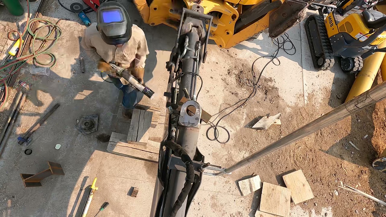Hydraulic cylinder eye repair on a backhoe. YouTube