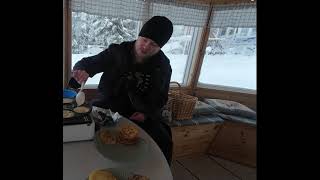 Dailyvlog Notaleg Stund Við Eldavélina Inni, Meðan Allt Fyrir Utan Er Hvítt Af Snjó