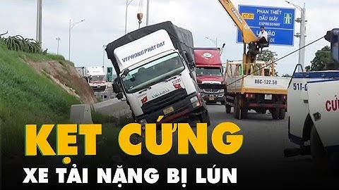 Nút giao Ba Bàu lên cao tốc Phan Thiết   Dầu Giây kẹt cứng do xe tải nặng bị lún