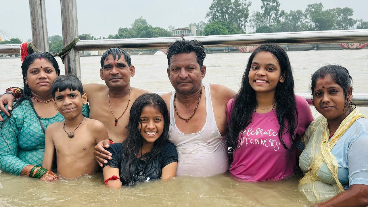 Ganga Ghat ✨ || Dadi Ko Karaya Ganga snan ♥️ || Kashish Rajak || Haridwar Series Vlog ✨ || vlogs ♥️