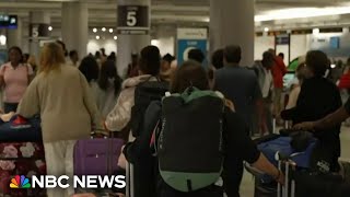 White House moves to end some airline passenger protections