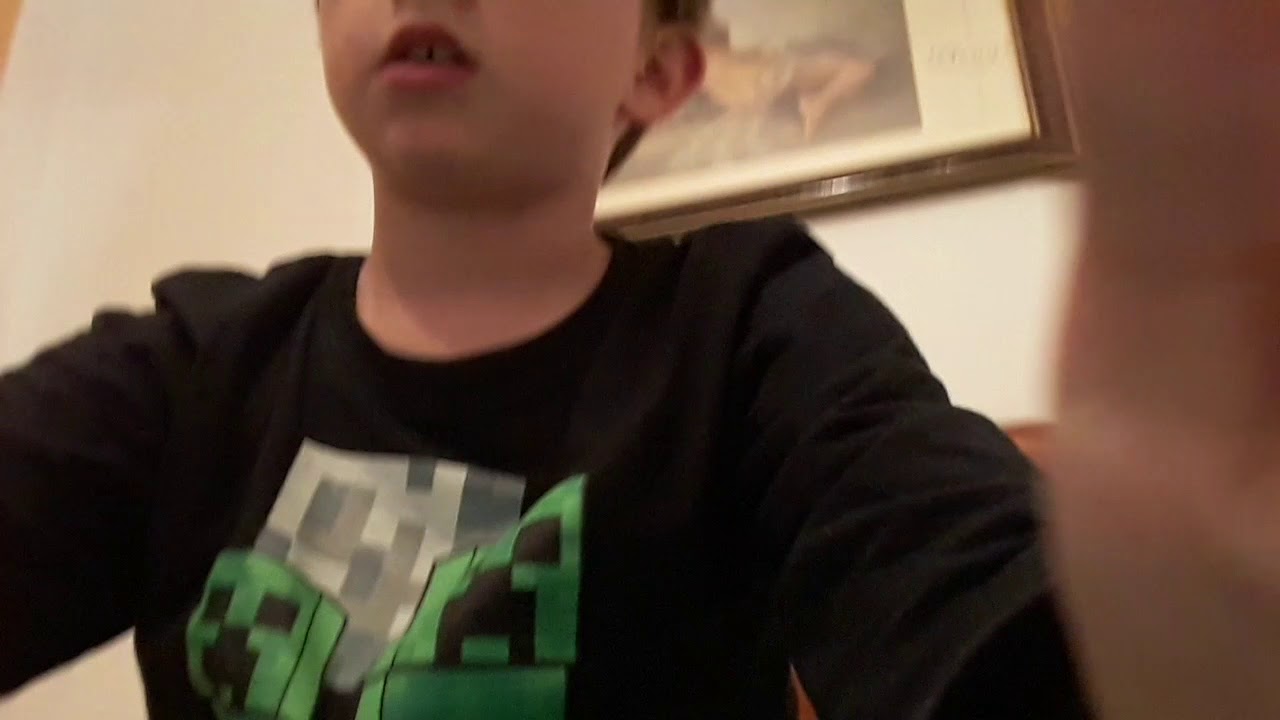 Un pijama y suscrito al cana😃😃😃😃