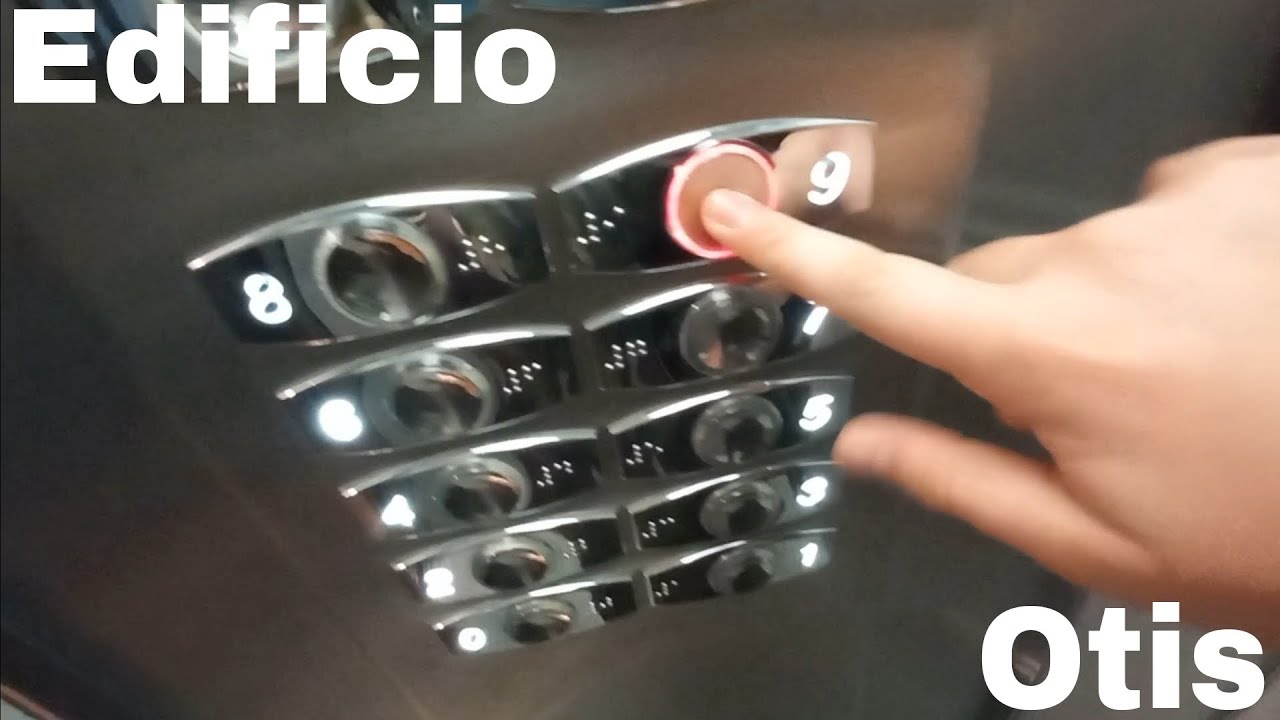 ¡De los últimos! Ascensor Otis Europa 2000 eléctrico MR del 2001 en un edificio, Oviedo, España