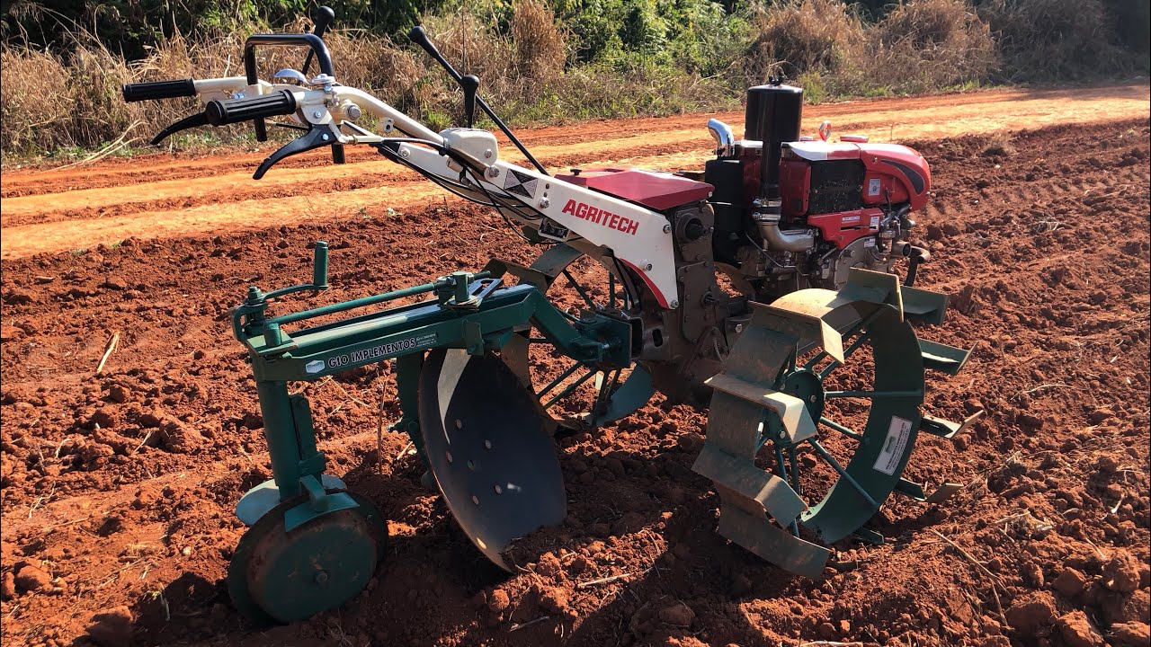 MICRO TRATOR AGRITECH AF14 ARANDO TERRA!