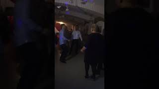Жених с невестой зажигают Жених с невестой зажигают