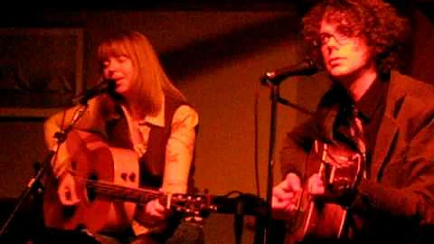 Suzanne Little sings you