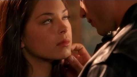 Smallville- Red Kryptonite Clark and Lana Kiss [HQ]