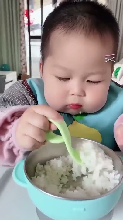 baby eating food 🍔 #cute #shorts #baby #youtubeshorts #status