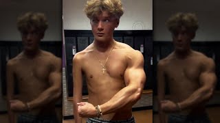 "Bro Only Trains His Right Arm.."🤦‍♂️