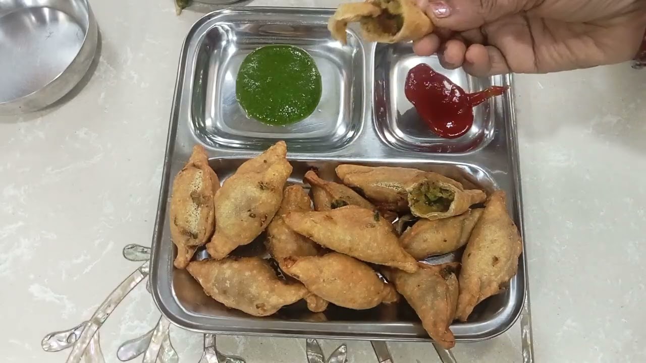 Potato And Matar Samosa In Different Style.........