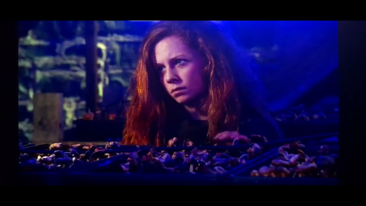 Gotham Season 2 Ep15 scene - Ivy, Bruce and Selina